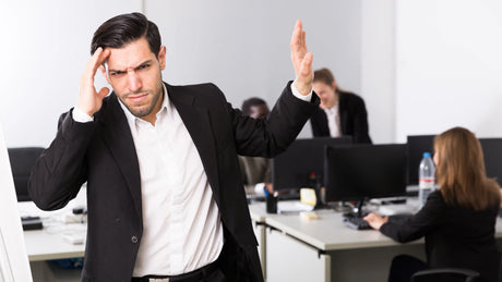 irritatie op kantoor door kantoortermen