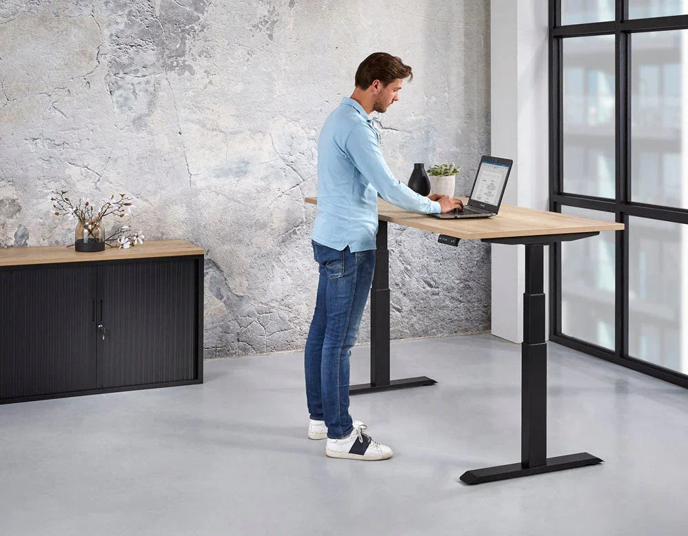 Zit sta bureau elektrisch met houten blad en zwart onderstel