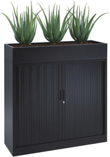 Plantenbak Ora 25x120x43,5 cm voor op de kast, zwart, op een lage roldeurkast
